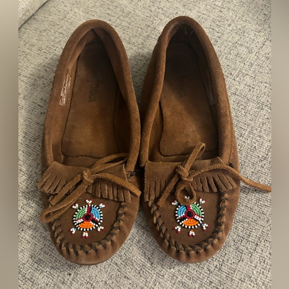 Minnetonka Shoes - Minnetonka Moccasins Women’s Size: 8 gently worn